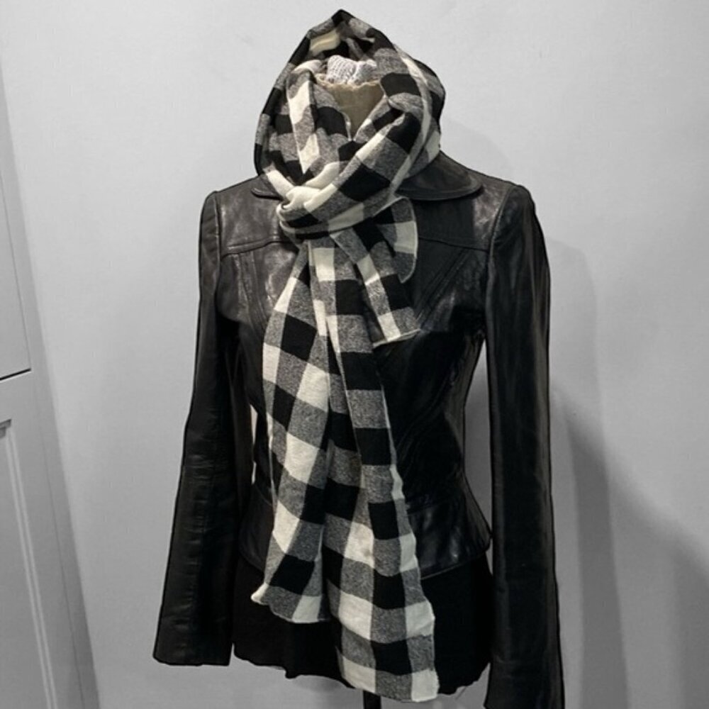 Uniqlo Black and White Plaid Scarf 76x29 Preppy Chic School Office Casual